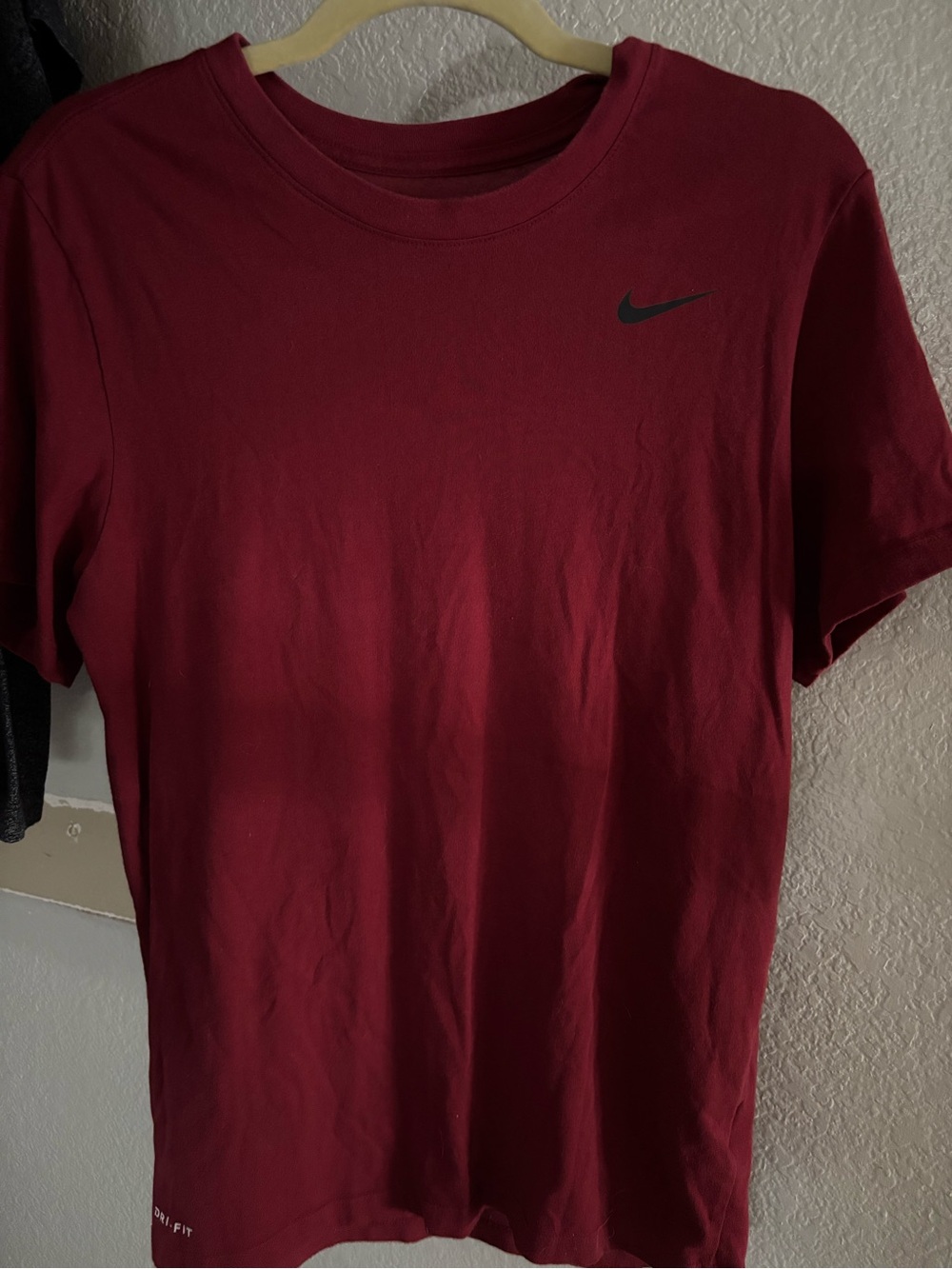 Nike Men's Deep Red Short-Sleeve Performance Tee